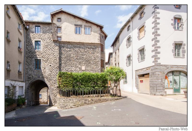 #Pascal-Photo-Web #Village #medieval #Saint-Flour #Paysage #Cantal #France #auvergne #patrimoine #touristique #15