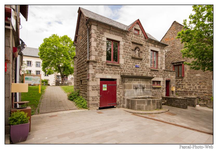 #Pascal-Photo-Web #Village #medieval #Besse-et-Saint-Anastaise #Paysage #Puy-de-D�me #France #auvergne #patrimoine #touristique