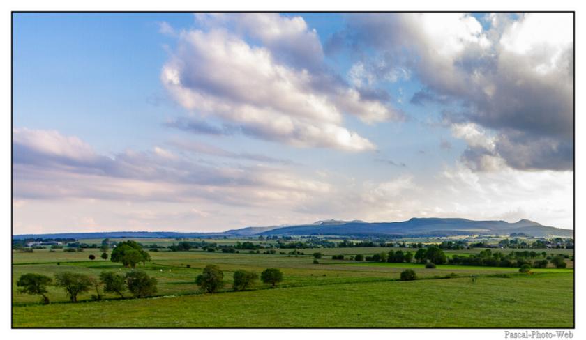 #Pascal-Photo-Web #Ville #Paysage #Puy-de-D�me #France #auvergne #patrimoine #touristique #medieval #montgolfiere