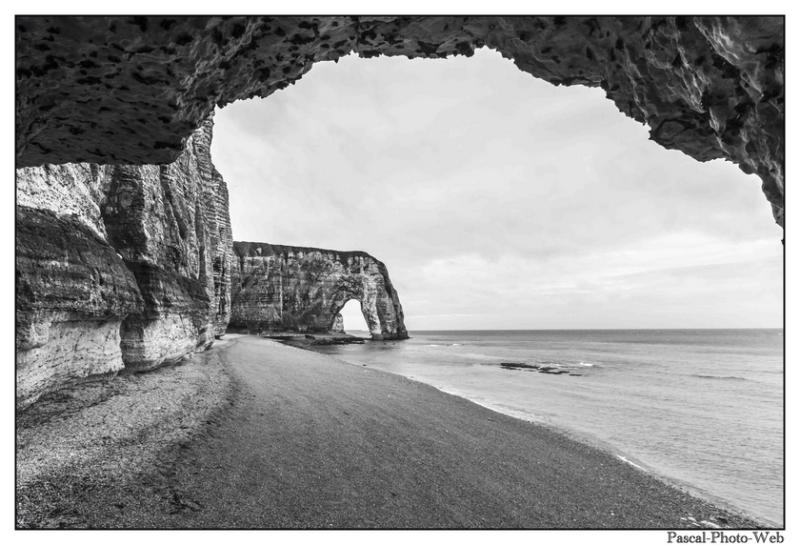 #Pascal-Photo-Web #Etretat #Paysage #Seine-Maritime #France #Litoral #Baln�aire #Lupin #Falaise #Normandie #76 Galets #patrimoine #plage #touristique #mer