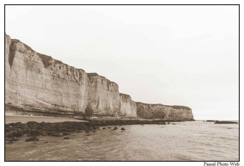 #Pascal-Photo-Web #Etretat #Paysage #Seine-Maritime #France #Litoral #Baln�aire #Lupin #Falaise #Normandie #76 Galets #patrimoine #plage #touristique #mer