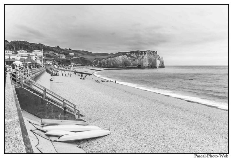 #Pascal-Photo-Web #Etretat #Paysage #Seine-Maritime #France #Litoral #Baln�aire #Lupin #Falaise #Normandie #76 Galets #patrimoine #plage #touristique #mer