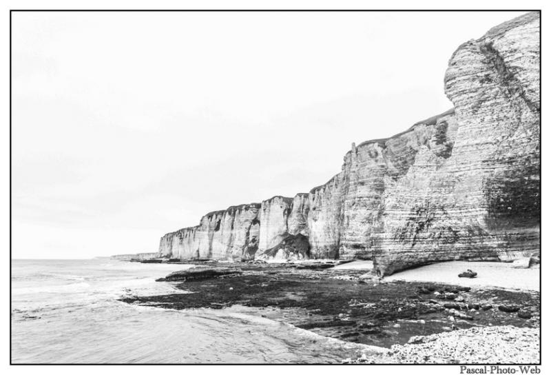 #Pascal-Photo-Web #Etretat #Paysage #Seine-Maritime #France #Litoral #Baln�aire #Lupin #Falaise #Normandie #76 Galets #patrimoine #plage #touristique #mer