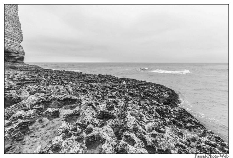 #Pascal-Photo-Web #Etretat #Paysage #Seine-Maritime #France #Litoral #Baln�aire #Lupin #Falaise #Normandie #76 Galets #patrimoine #plage #touristique #mer