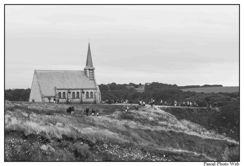 #Pascal-Photo-Web #Etretat #Paysage #Seine-Maritime #France #Litoral #Baln�aire #Lupin #Falaise #Normandie #76 Galets #patrimoine #plage #touristique #mer