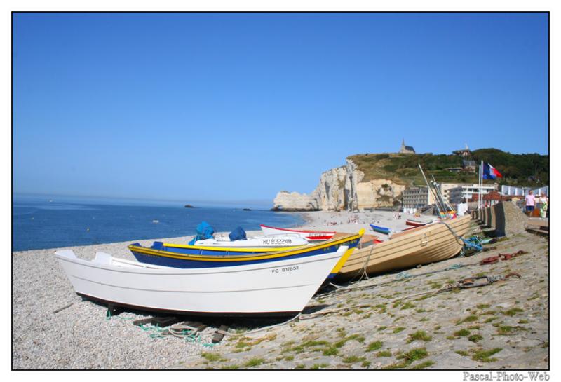#Pascal-Photo-Web #Etretat #Paysage #Seine-Maritime #France #Litoral #Baln�aire #Lupin #Falaise #Normandie #76 Galets #patrimoine #plage #touristique #mer
