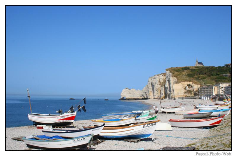 #Pascal-Photo-Web #Etretat #Paysage #Seine-Maritime #France #Litoral #Baln�aire #Lupin #Falaise #Normandie #76 Galets #patrimoine #plage #touristique #mer