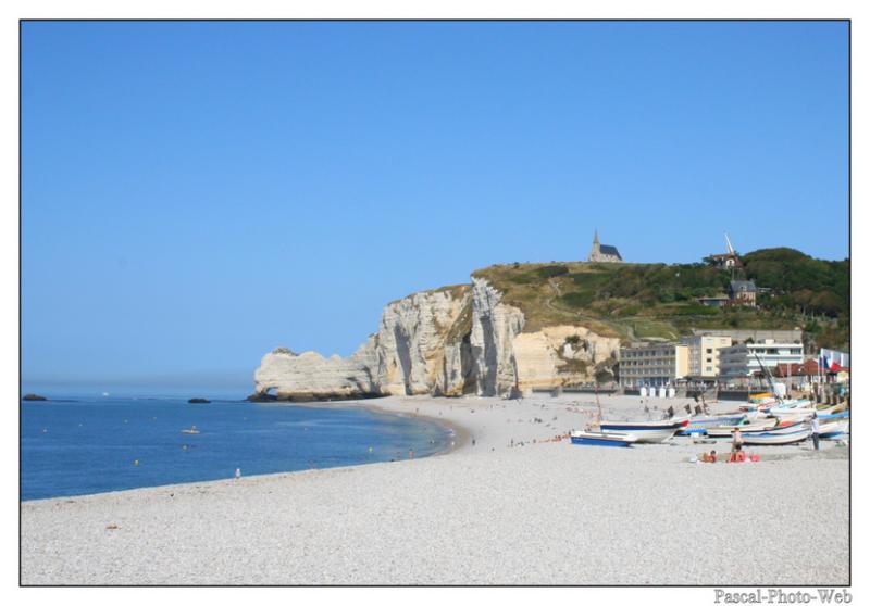 #Pascal-Photo-Web #Etretat #Paysage #Seine-Maritime #France #Litoral #Baln�aire #Lupin #Falaise #Normandie #76 Galets #patrimoine #plage #touristique #mer