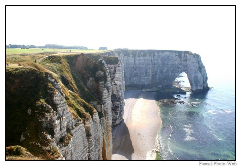 #Pascal-Photo-Web #Etretat #Paysage #Seine-Maritime #France #Litoral #Baln�aire #Lupin #Falaise #Normandie #76 Galets #patrimoine #plage #touristique #mer
