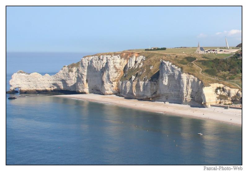 #Pascal-Photo-Web #Etretat #Paysage #Seine-Maritime #France #Litoral #Baln�aire #Lupin #Falaise #Normandie #76 Galets #patrimoine #plage #touristique #mer