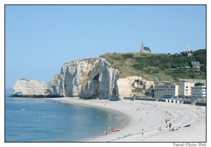 #Pascal-Photo-Web #Etretat #Paysage #Seine-Maritime #France #Litoral #Baln�aire #Lupin #Falaise #Normandie #76 Galets #patrimoine #plage #touristique #mer